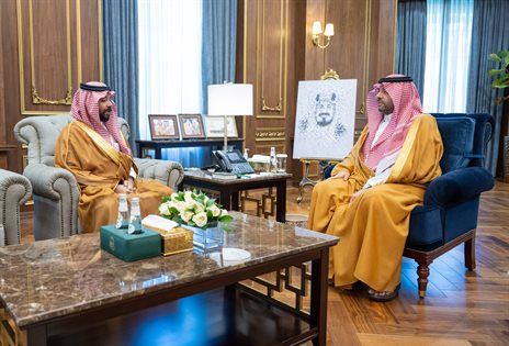 سمو أمير منطقة الحدود الشمالية يستقبل مدير عام فرع مركز وقاء بالمنطقة المكلَّف حديثًا