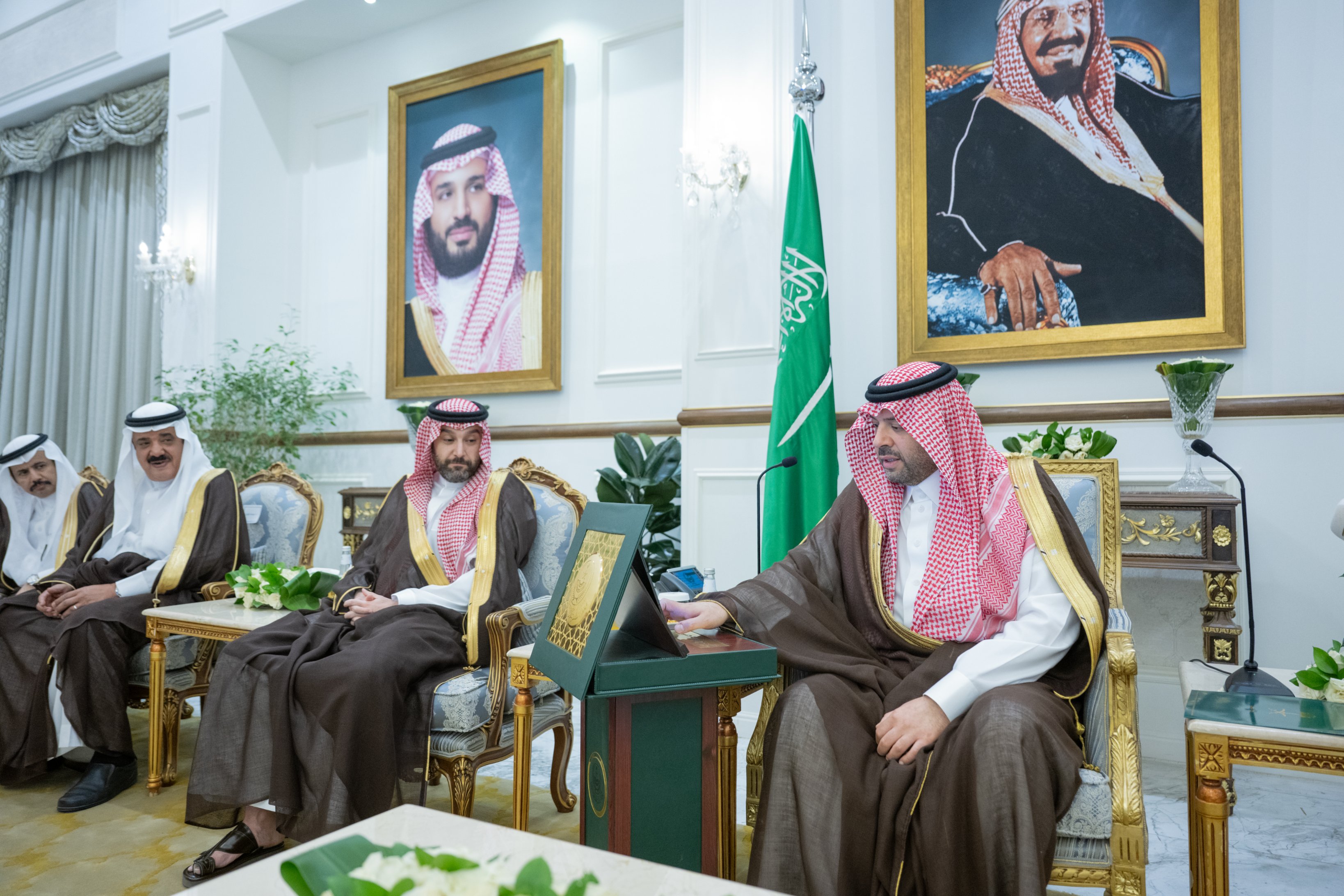 سمو  أمير منطقة الحدود الشمالية يدشّن ملتقى  جسور التواصل