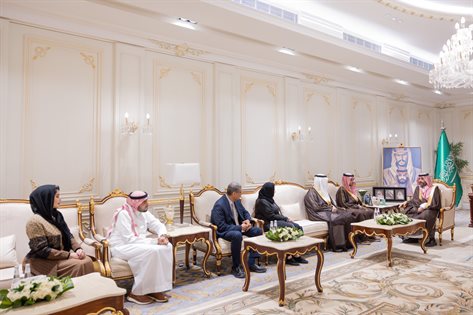 His Royal Highness the Deputy Governor of the Northern Borders Region receives the Director of the Ministry of Health Branch and the teams of the World Health Organization and the Healthy Cities Program
