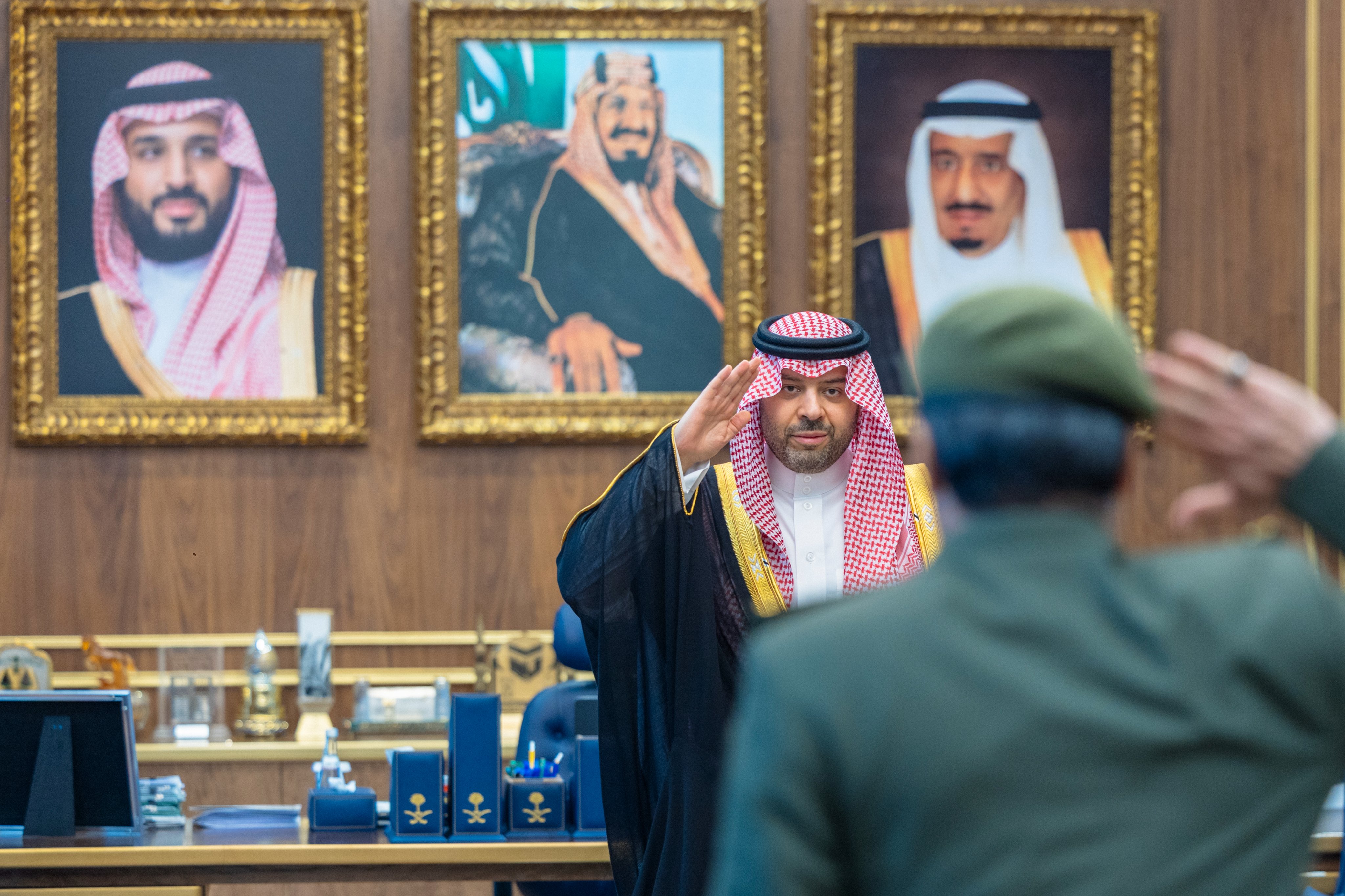 سمو أمير منطقة الحدود الشمالية يتسلّم التقرير السنوي لأعمال منفذ جديدة عرعر لموسم الحج والعمرة 1447هـ