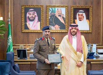 سمو أمير منطقة الحدود الشمالية يتسلّم التقرير السنوي للدفاع المدني بالمنطقة لعام 2025م