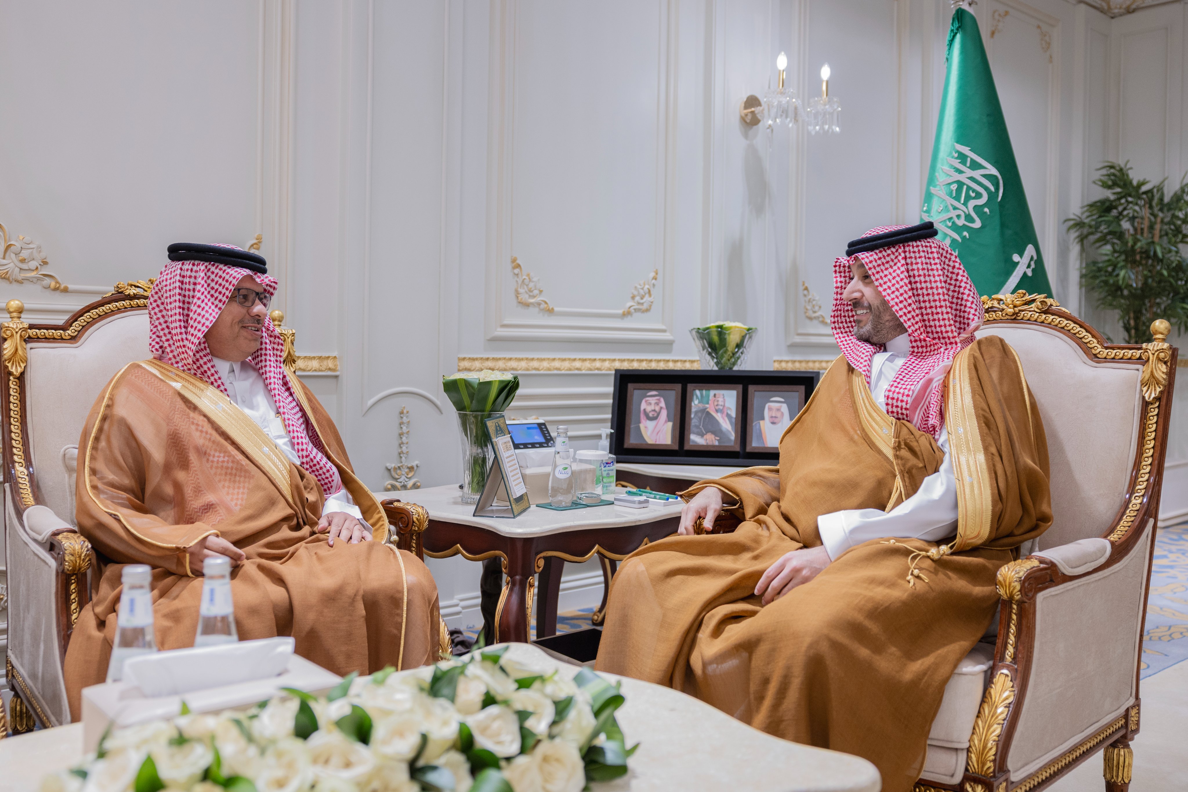 سمو  نائب أمير منطقة الحدود الشمالية يستقبل مدير فرع بنك التنمية الاجتماعية بالمنطقة