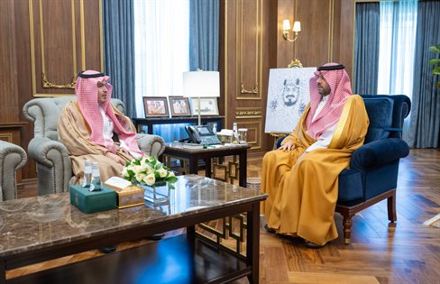 سمو أمير منطقة الحدود الشمالية يستقبل مدير الأحوال المدنية بالمنطقة المكلَّف حديثًا