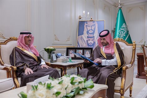 His Royal Highness the Deputy Governor of the Northern Borders Region reviews the admission statistics and the readiness of the technical training facilities