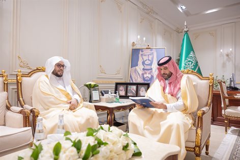 سمو نائب أمير منطقة الحدود الشمالية يتسلّم التقرير السنوي لفرع هيئة الأمر بالمعروف بالمنطقة