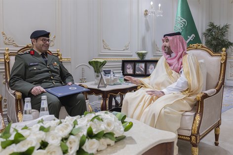 سمو نائب أمير منطقة الحدود الشمالية يستقبل مدير إدارة السجون بالمنطقة