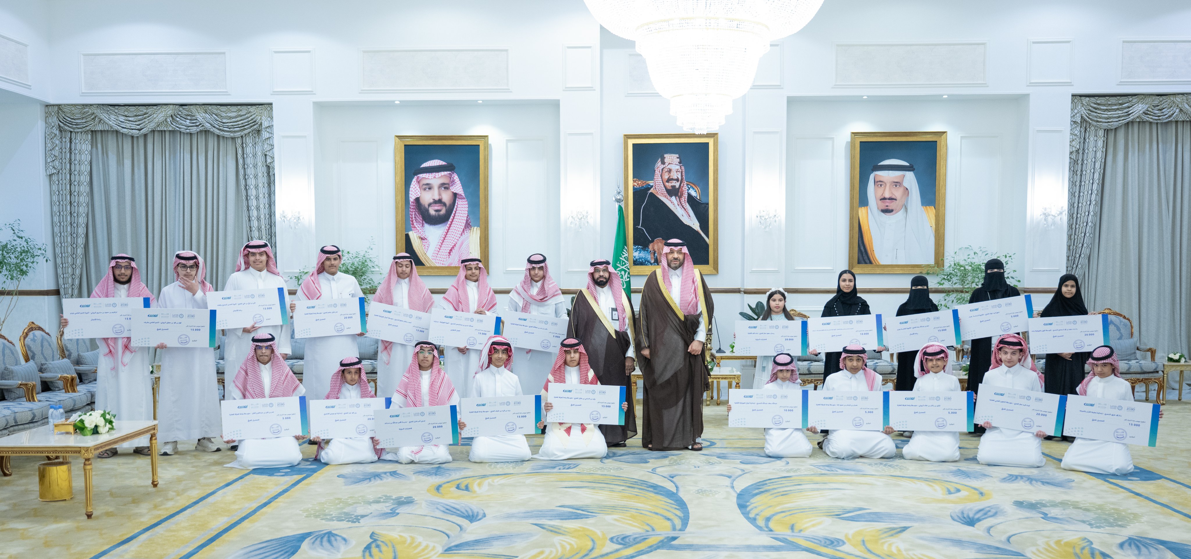 سمو أمير منطقة الحدود الشمالية يستقبل الطلبة الفائزين بجائزة منافس 2025