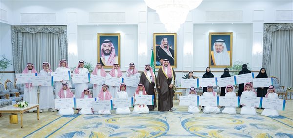 سمو أمير منطقة الحدود الشمالية يستقبل الطلبة الفائزين بجائزة منافس 2025