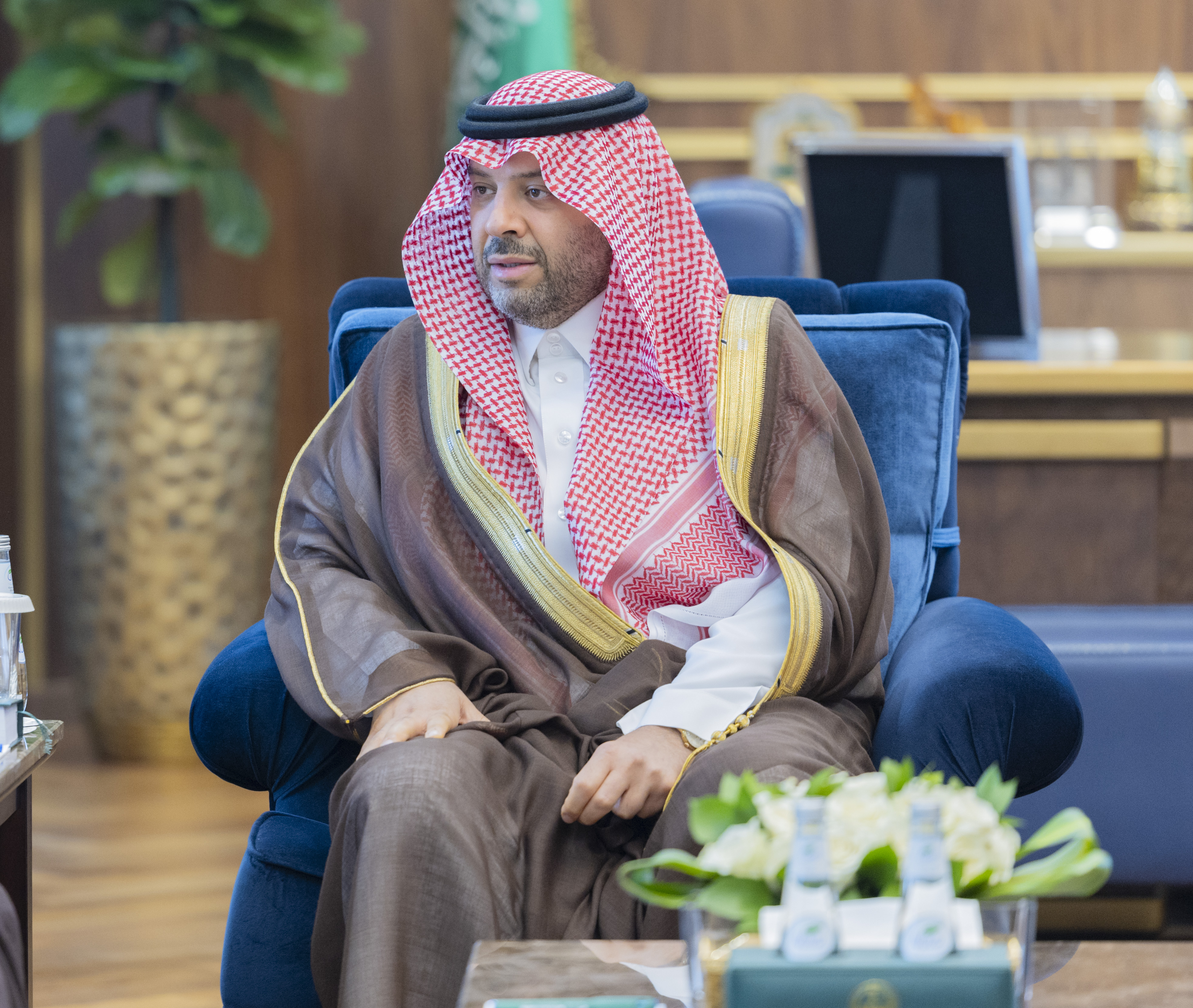 سمو أمير منطقة الحدود الشمالية يتسلّم التقرير السنوي لفرع وزارة الموارد البشرية والتنمية الاجتماعية بالمنطقة