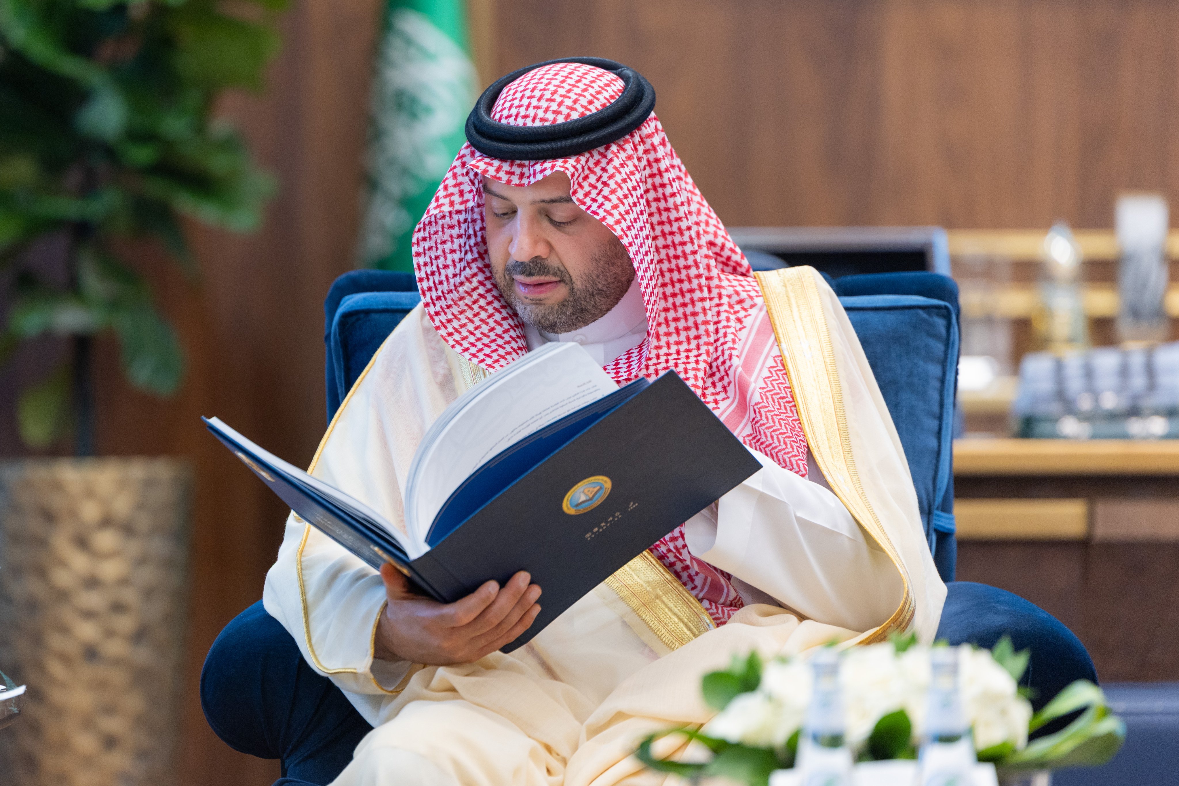 سمو أمير منطقة الحدود الشمالية يتسلّم التقرير السنوي لفرع هيئة الأمر بالمعروف والنهي عن المنكر بالمنطقة