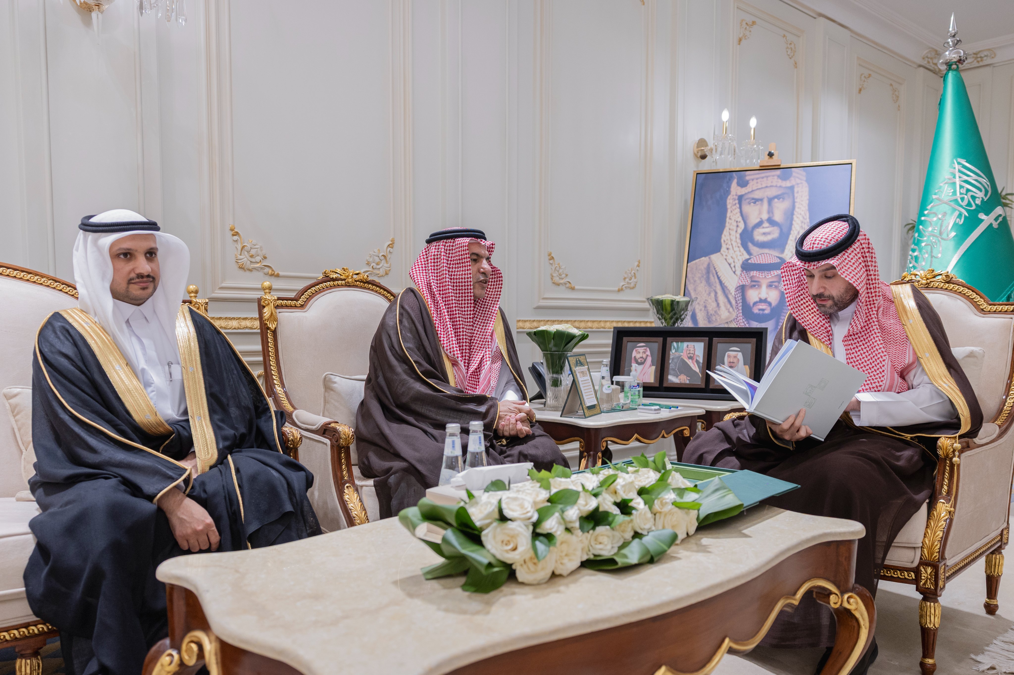 سمو نائب أمير منطقة الحدود الشمالية يتسلّم التقرير السنوي للمركز الوطني للرقابة على الالتزام البيئي بالشمالية