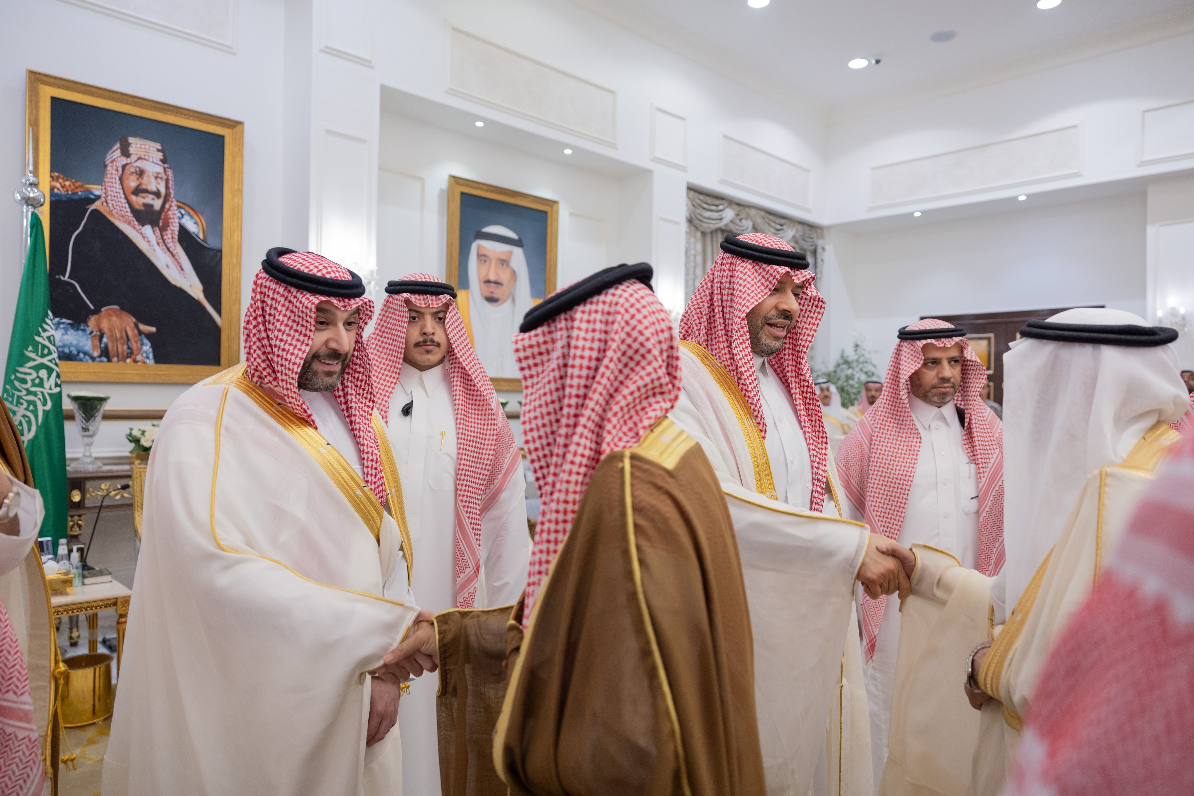 سمو أمير منطقة الحدود الشمالية وسمو نائبه يستقبلان المهنئين بمناسبة عيد الأضحى المبارك