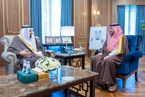 سمو أمير منطقة الحدود الشمالية يستقبل وزير الحج والعمرة