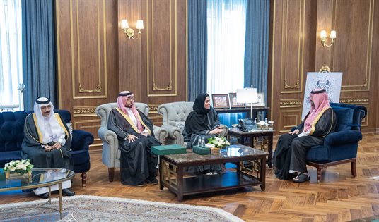 سمو أمير منطقة الحدود الشمالية يستقبل مدير التطوير والشراكات بالجمعية العربية السعودية للثقافة والفنون